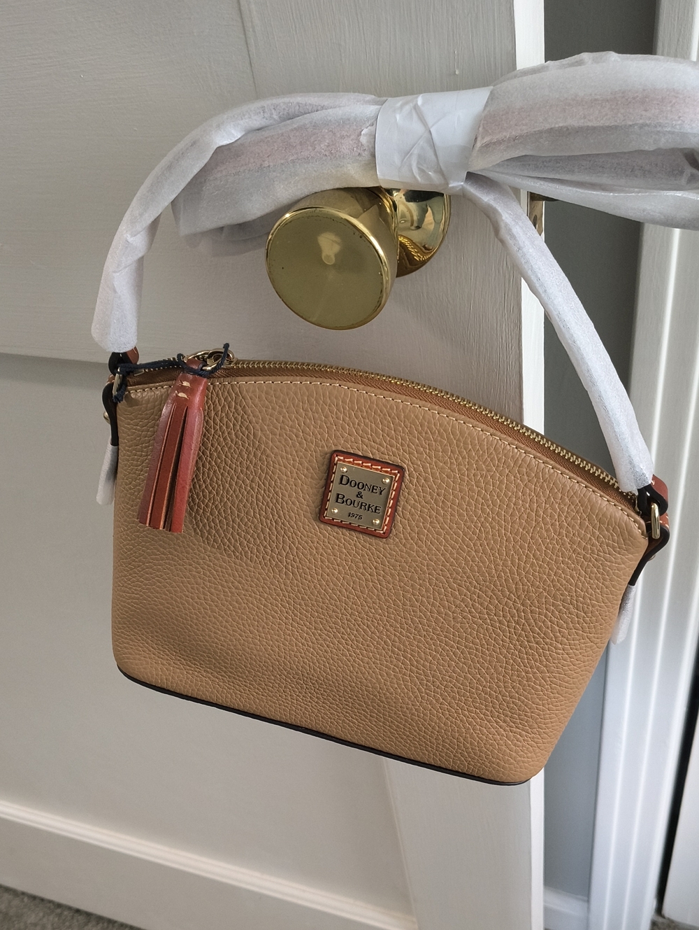 Dooney & Bourke Sand Pebbled Leather Robin Crossbody Bag NWT